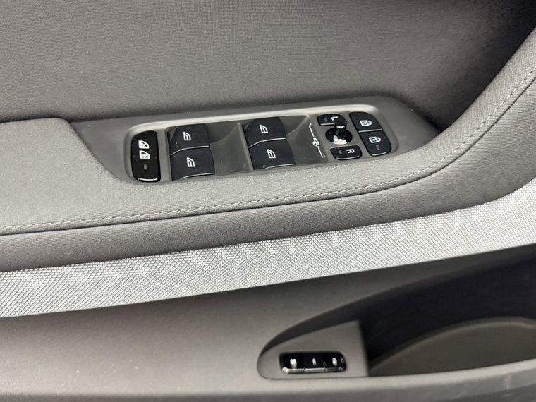 Vehicle Image 28