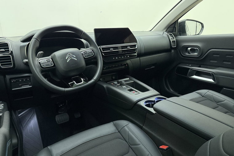 Vehicle Image 16