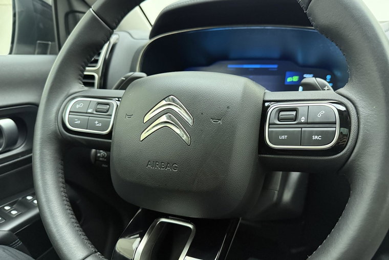 Vehicle Image 25