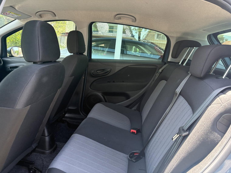 Vehicle Image 11