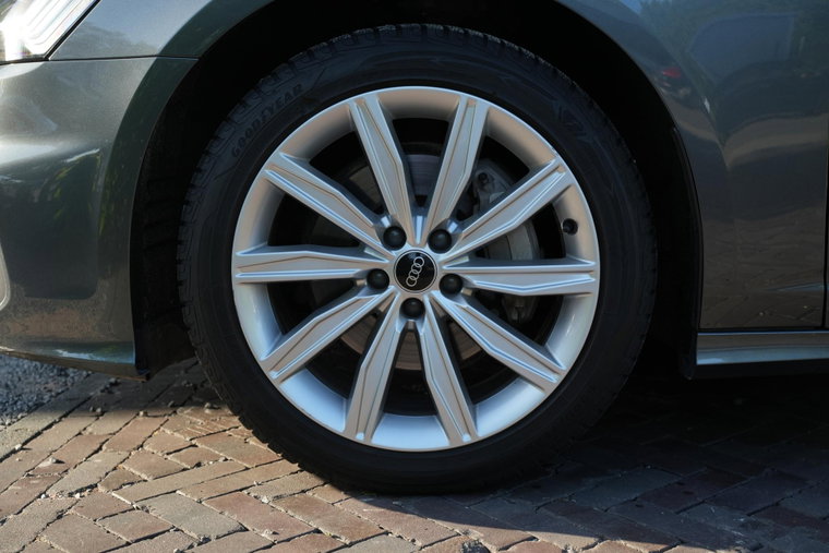 Vehicle Image 18