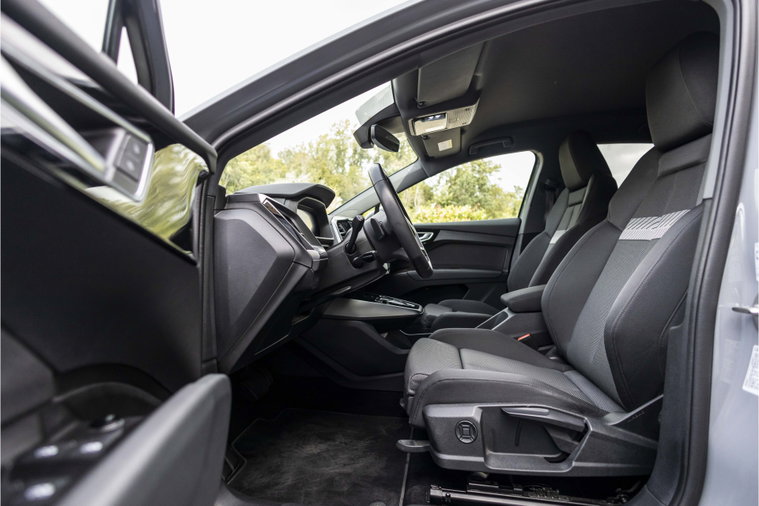 Vehicle Image 21