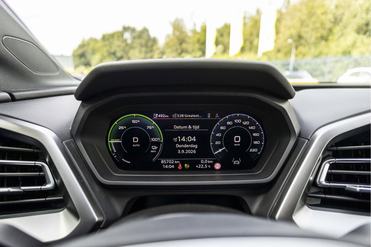 Vehicle Image 32