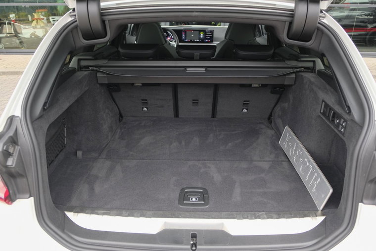 Vehicle Image 48