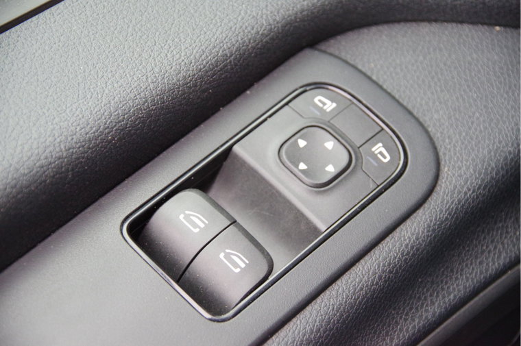 Vehicle Image 25