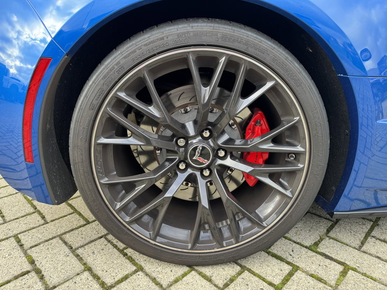 Vehicle Image 25