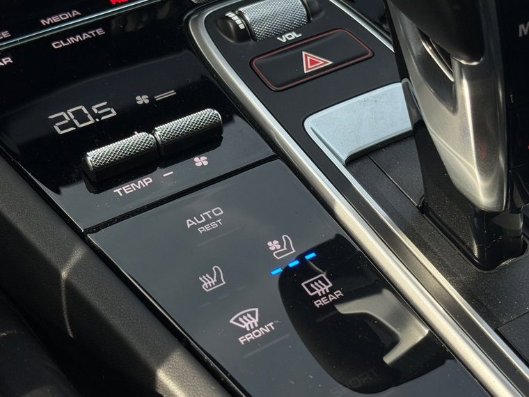 Vehicle Image 23