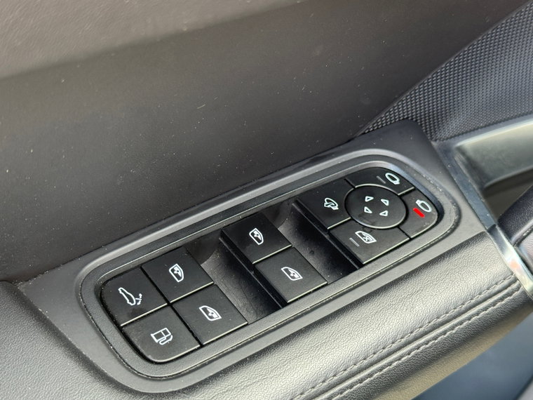 Vehicle Image 37