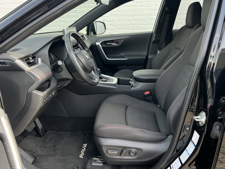 Vehicle Image 25