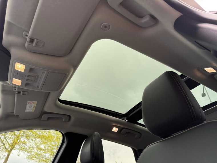 Vehicle Image 25