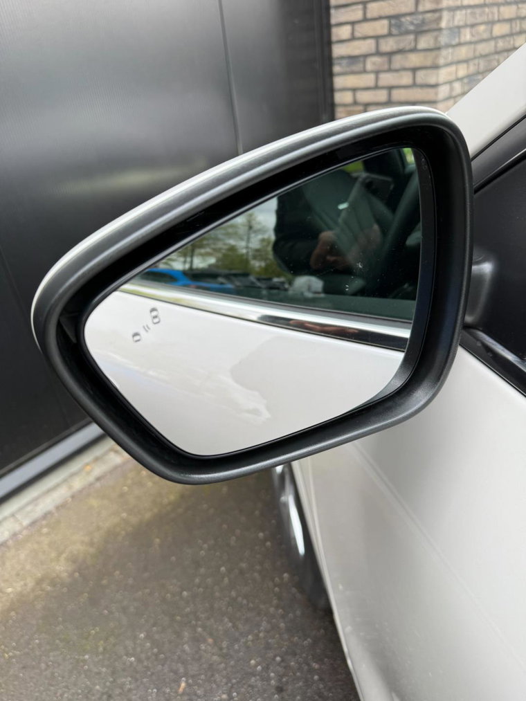 Vehicle Image 38