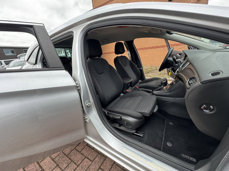 Vehicle Image 28