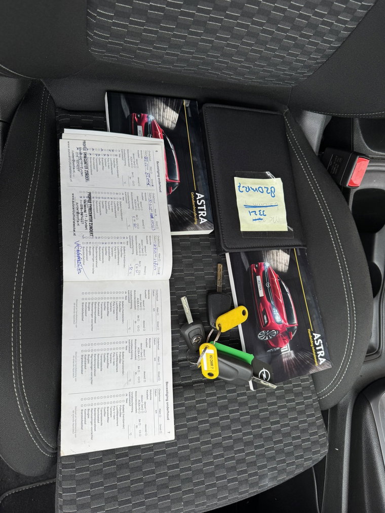 Vehicle Image 32