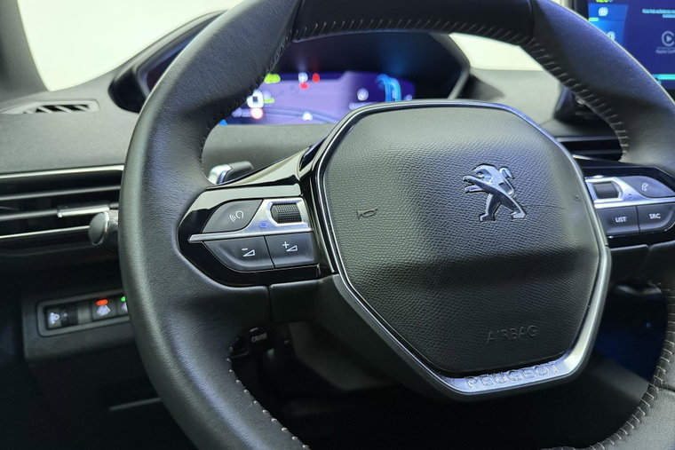 Vehicle Image 24