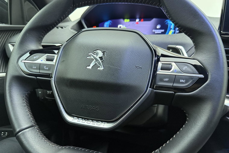 Vehicle Image 25