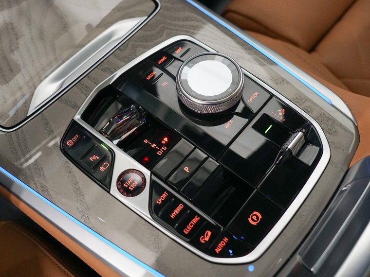Vehicle Image 25