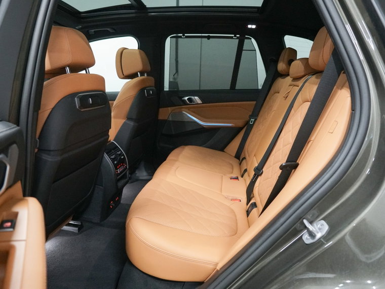 Vehicle Image 35
