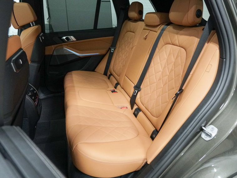 Vehicle Image 36