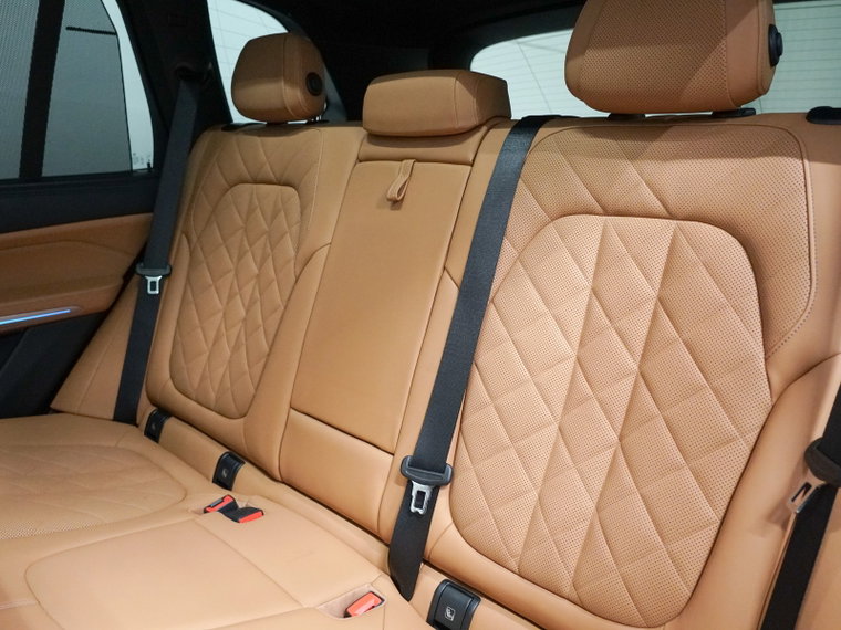 Vehicle Image 37