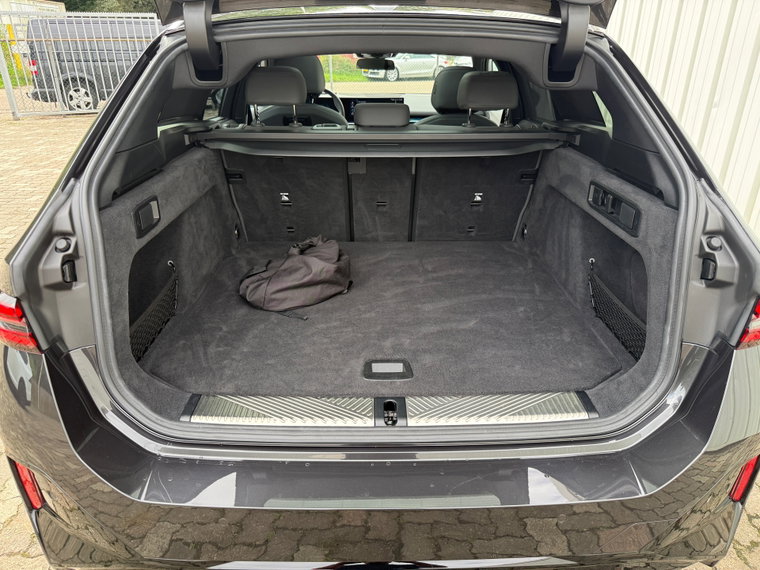 Vehicle Image 38