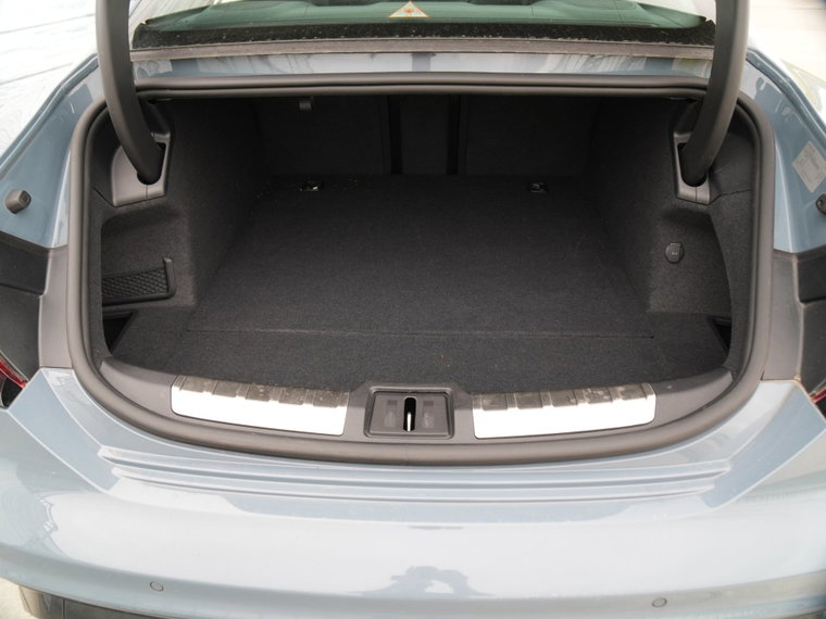 Vehicle Image 32