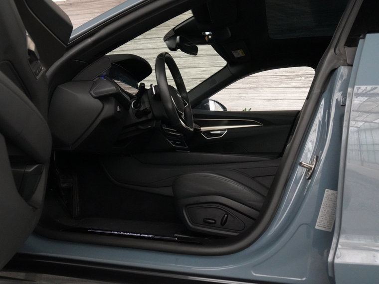 Vehicle Image 33