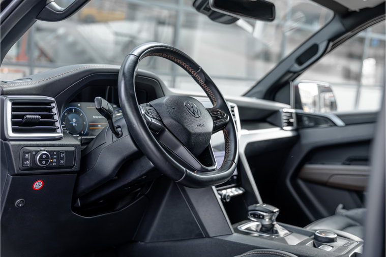 Vehicle Image 25