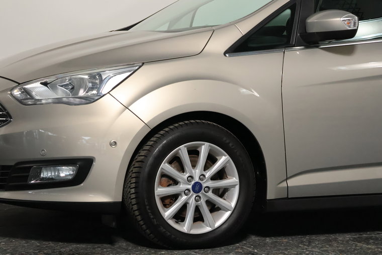 Vehicle Image 25