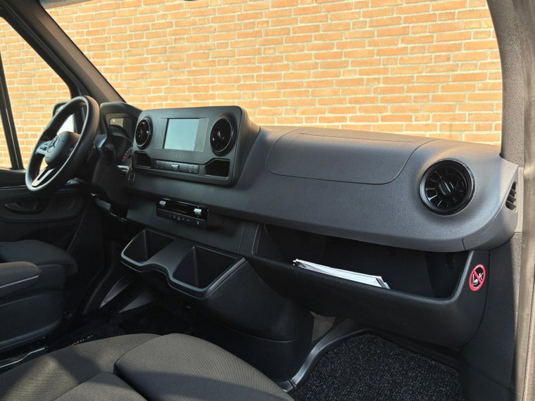 Vehicle Image 28