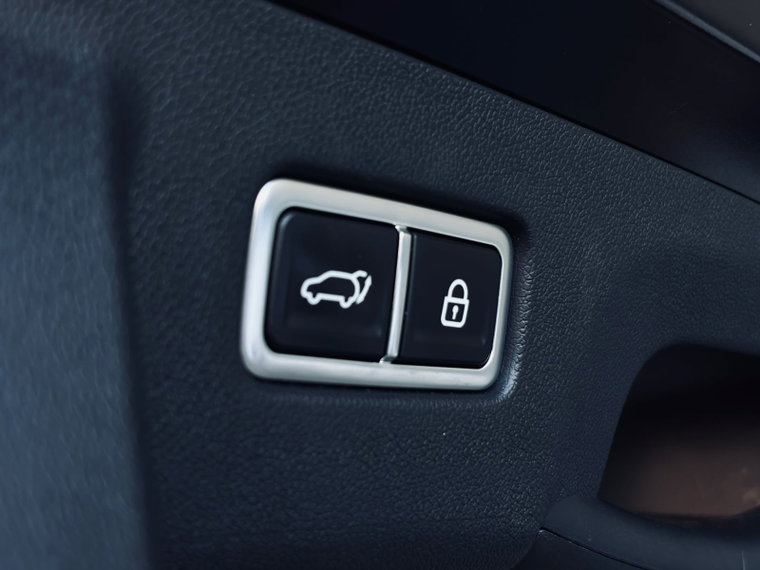Vehicle Image 38