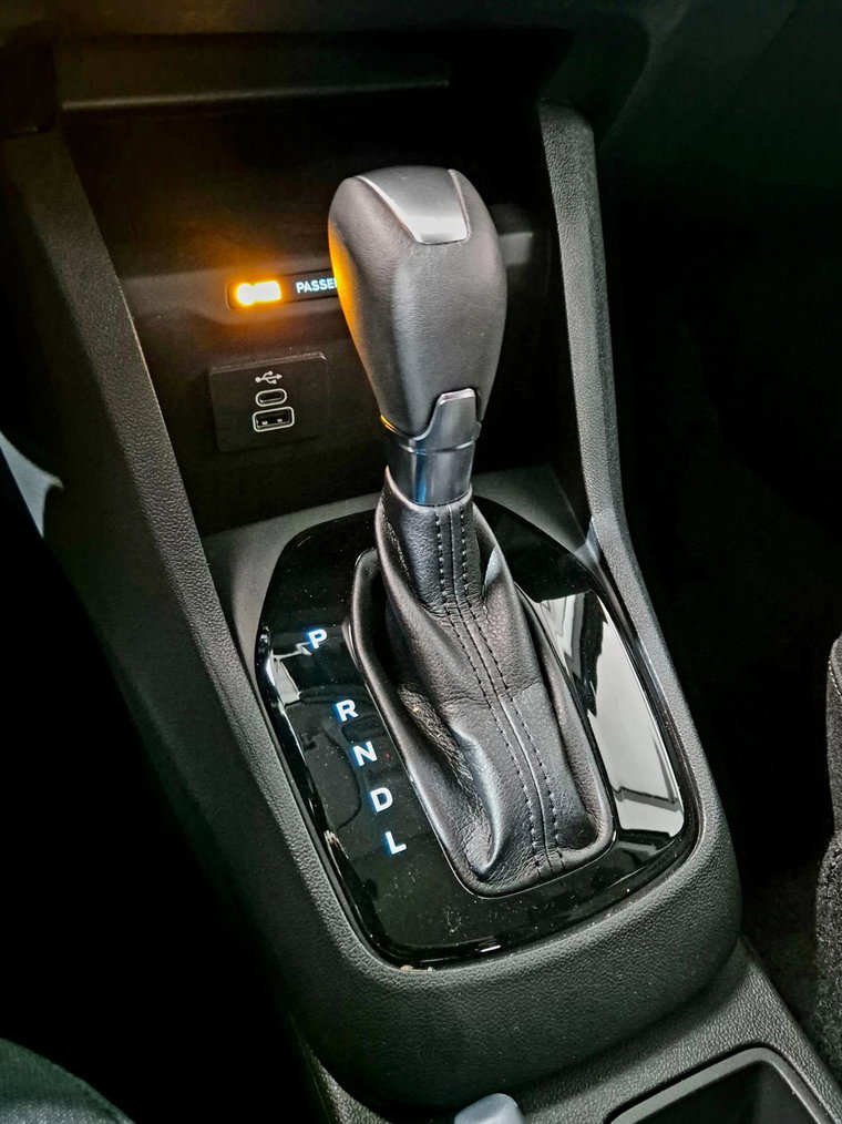 Vehicle Image 25