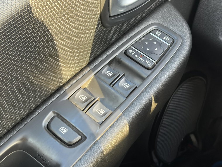 Vehicle Image 28