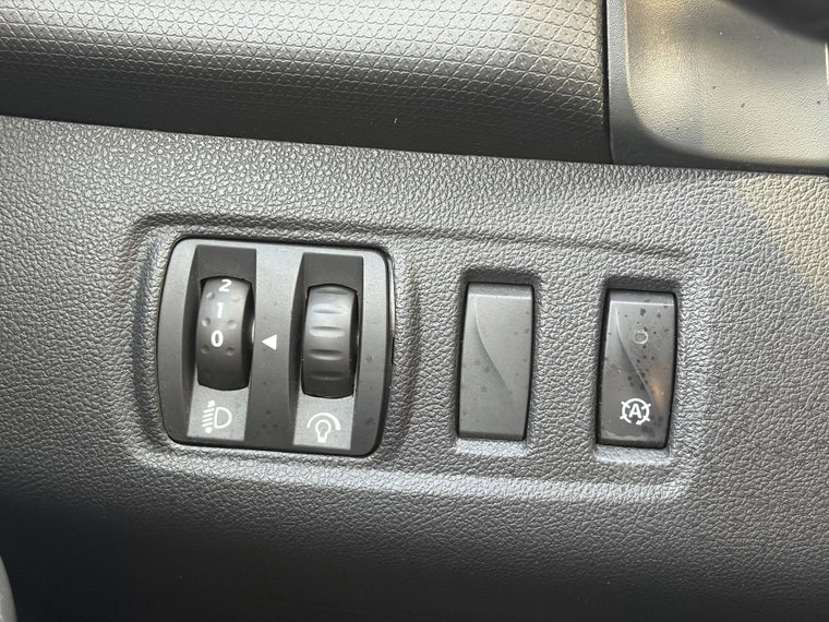 Vehicle Image 32