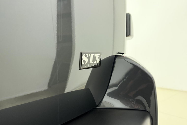Vehicle Image 16