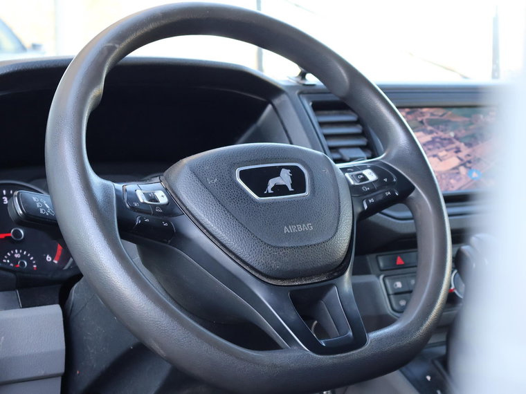 Vehicle Image 25