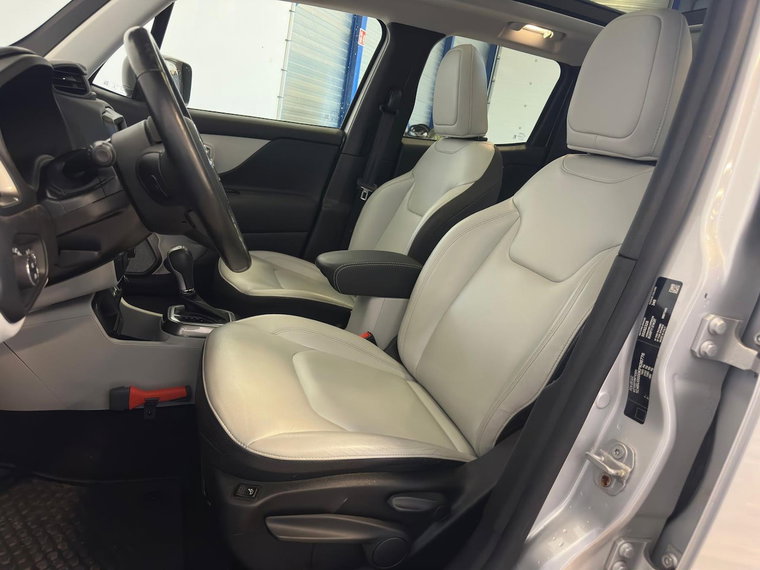 Vehicle Image 16