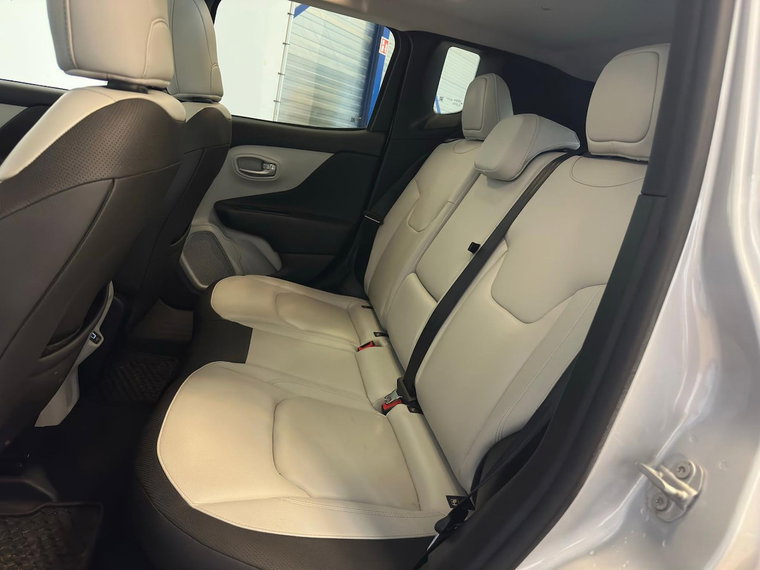 Vehicle Image 17