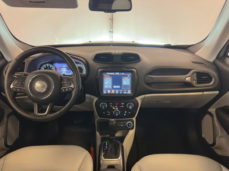 Vehicle Image 25