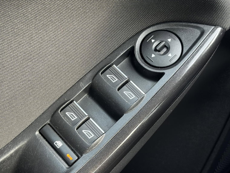 Vehicle Image 28