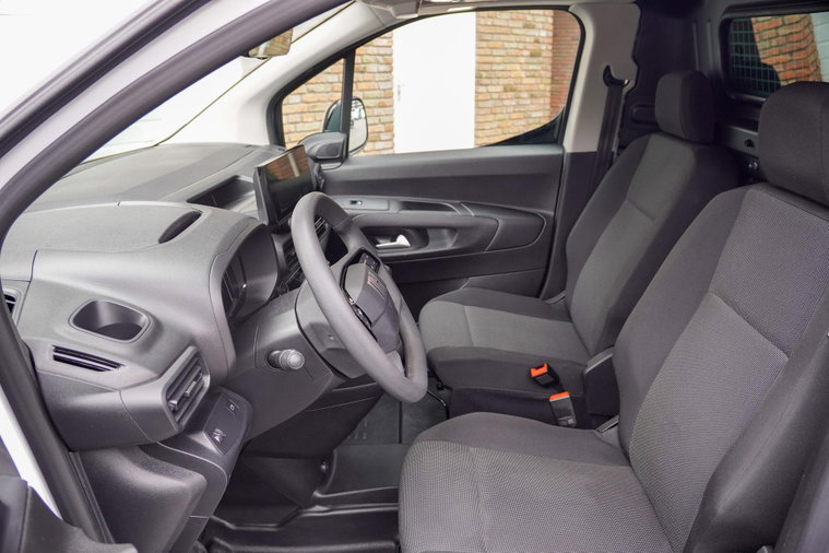 Vehicle Image 18