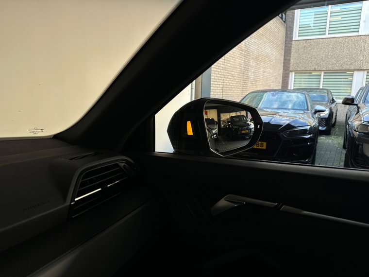 Vehicle Image 29