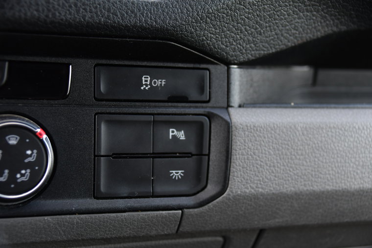 Vehicle Image 25