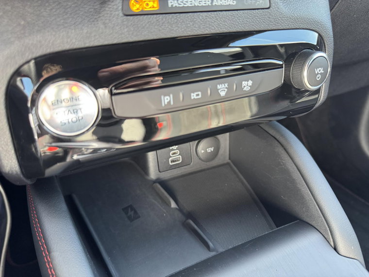 Vehicle Image 25