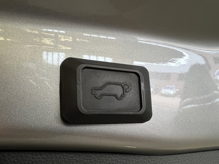 Vehicle Image 33