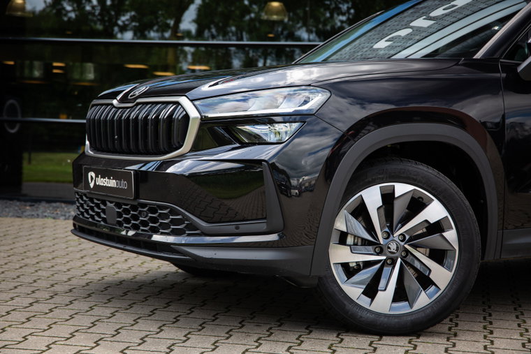 Vehicle Image 8
