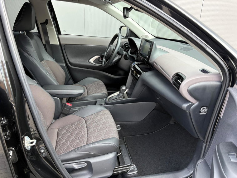 Vehicle Image 12