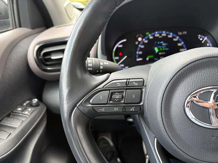 Vehicle Image 16