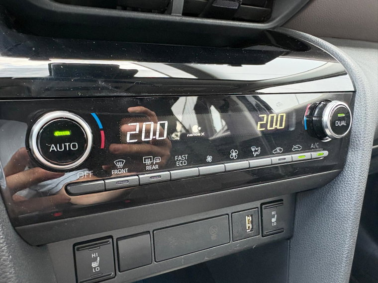Vehicle Image 25