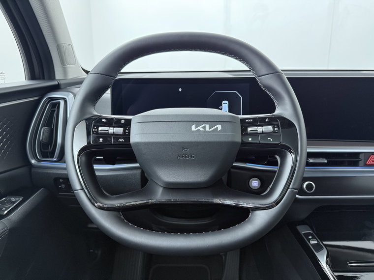 Vehicle Image 38