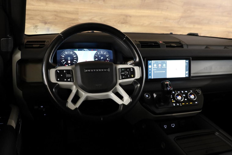 Vehicle Image 25